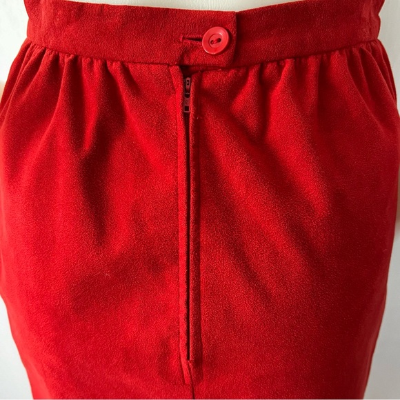VINTAGE Ultrasuede lined pencil skirt with back vent and zip size 24” waist - Picture 6 of 9
